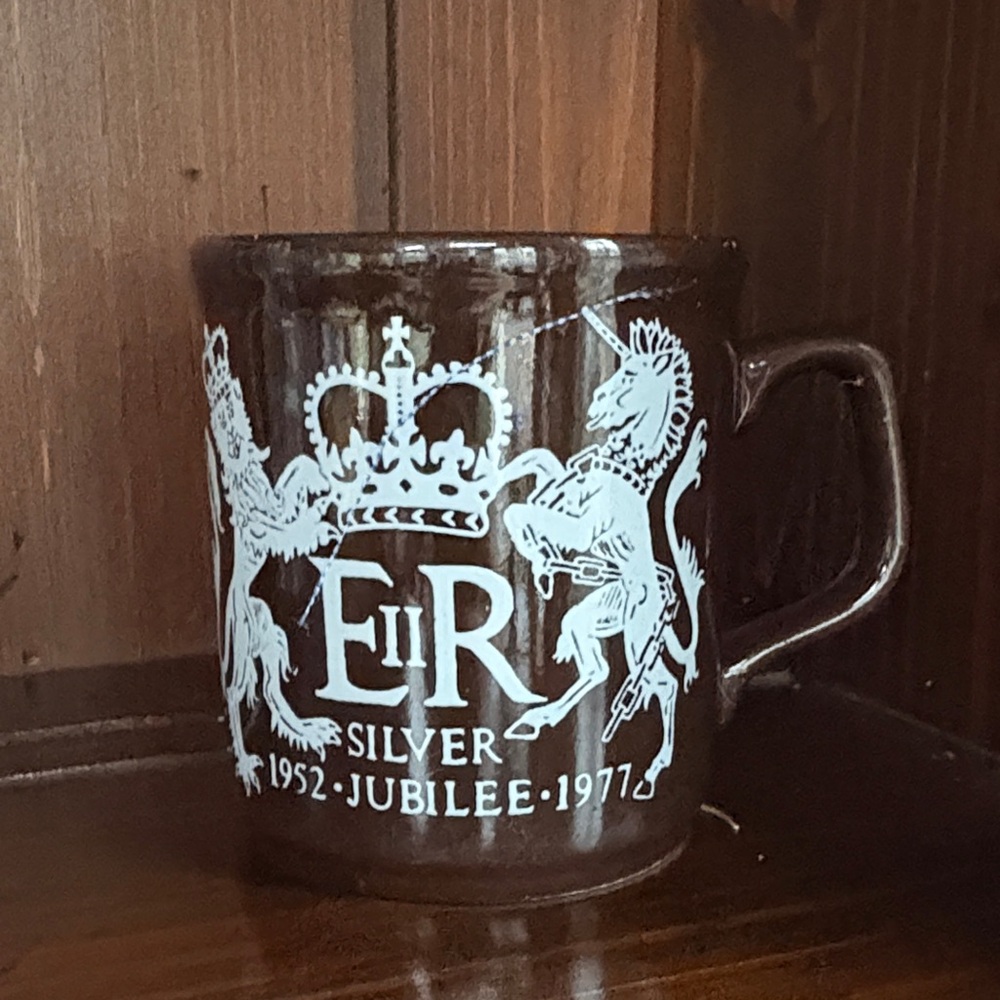 Silver Jubilee 1952-1977 Commemorative Brown Ceramic Mug